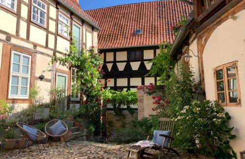 himmlischer Hof - Juwel von 1477 mit P, romantischer Innenhof, Kamin, Öko, Denkmal - Foto 3