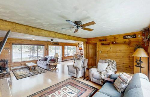 Dock and Lakefront! Family-Friendly Michigan Getaway - Foto 4