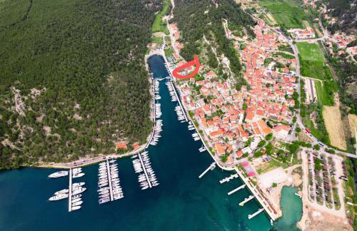 Mila and Jurija Formenti 2 apartments in heart of nautic marina, with heated swimming pool May till October, bikes, Sup, kajak, free parking in our garden - Photo 3