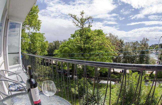 Bright and Breezy Apartment With Terrace and Sea View - Photo 11