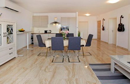 Modern 2-Bed Apt, Late check in available - Photo 37