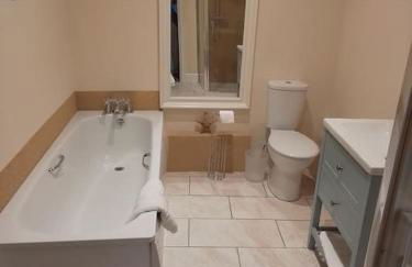 Superb City Centre apt with parking - Photo 20