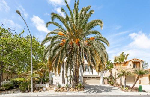 Spacious Luxury home in Gated Community with Resort Pool & Scenic Views - Photo 53