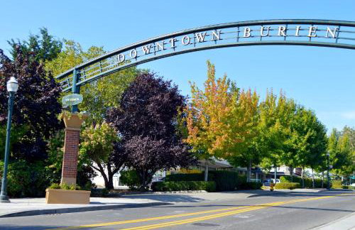 Burien's Top Unit with Spa-Inspired Bathroom - Foto 27