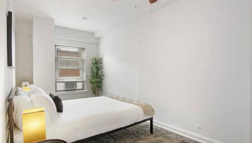 Sleek & Functional 2-Bedroom Apt - Hyde Park 405 - Photo 2