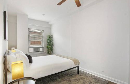 Sleek & Functional 2-Bedroom Apt - Hyde Park 405 - Photo 2