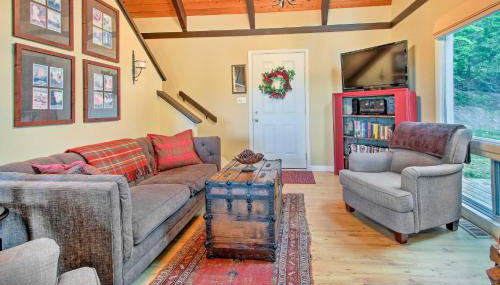 Conway Area Chalet with Mountain Views and Fire Pit! - Foto 4