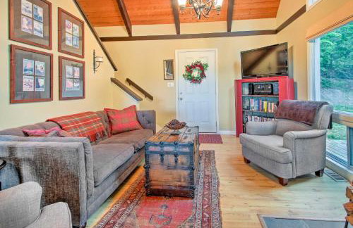 Conway Area Chalet with Mountain Views and Fire Pit! - Foto 4