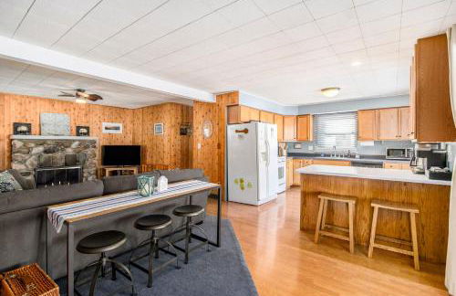 Pure Michigan at Pine Lake - Swim, Boat, Fun! - Foto 5