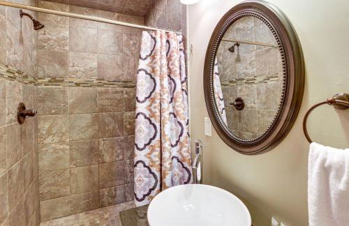 Family Cabin with Private Hot Tub and Views in Boone! - Foto 25