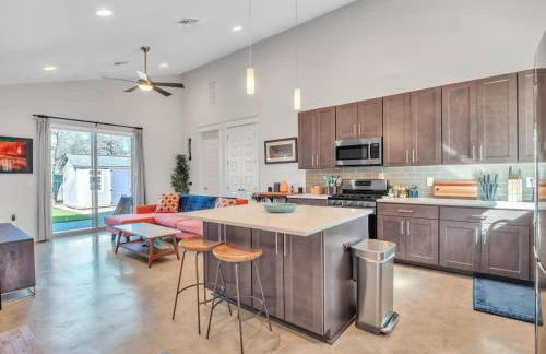 15 Min to Downtown with Backyard & Parking - Foto 6