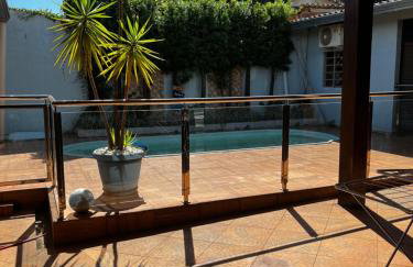 Linda Casa com Piscina e Edícula Gourmet Ouro verde - Foto 1