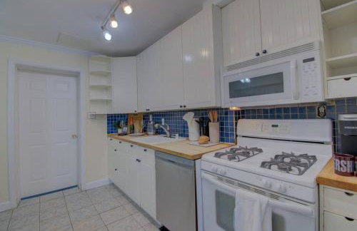 Book Now! 8-Min to Metro - King Bed- Old Town Central Retreat - Floyd's Freedom - - Foto 16