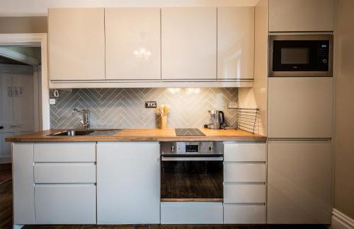 Blue Bliss - Sumptuous, Period Apartment - Photo 10