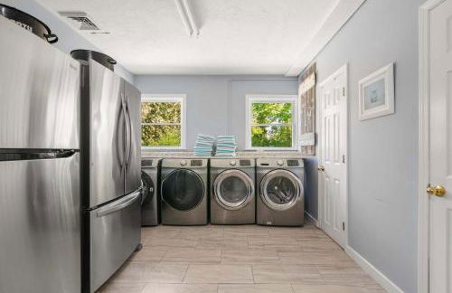 Sleeps 14 Home w Pool Great for Families - Photo 13