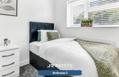 Dudley - Stylish 3 Bedroom Sleeps 6 Wi-Fi - JRR Stays - Foto 18