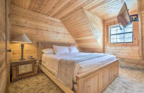 Rustic Duck Creek Village Cabin with Fire Pit! - Foto 12