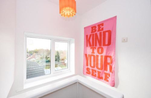 Cosy mid century Stockport with views, dog walks, woodburner - Foto 8