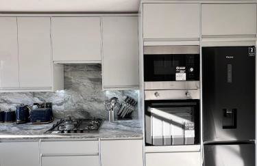 Luxxe House with Hot tub and Pool table - Photo 30