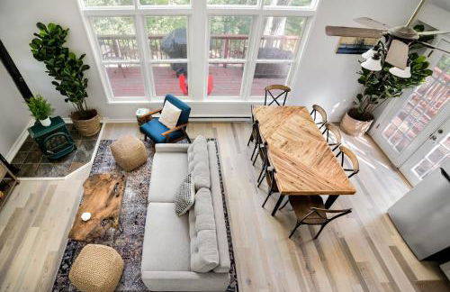 Modern Cabin w Hot Tub & Indoor Pool Gym Access! - Foto 8