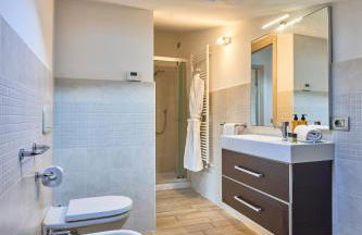 Bellagio Village - Holiday Apartments by the Lake - Seasonal Warm Pool and Sauna - Foto 46