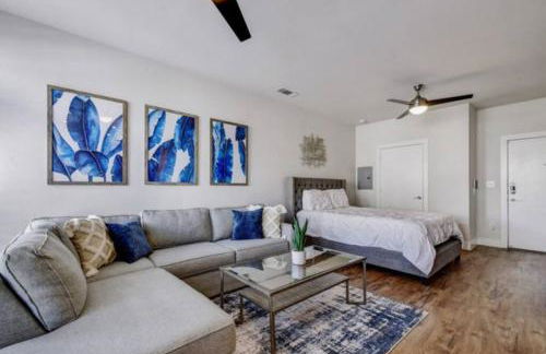 Experience Downtown Studio Near River Walk - Foto 8