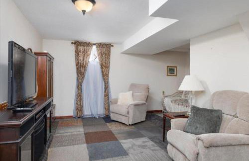 Sleeps 12! Main Level Primary Suite-Beautiful Backyard Oasis - Photo 28