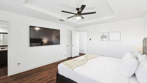 Spacious 4-BR Home Near Allen Outlets & Dining - Photo 5