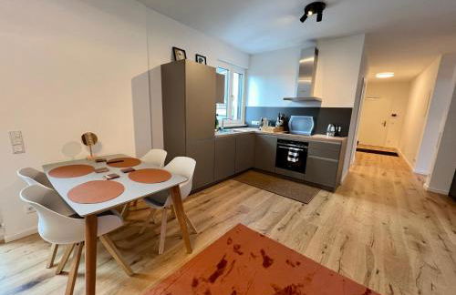 Workplace Apt/27inch Screen for 2 or 4/Kitchen - Foto 8