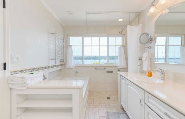 Colonial Bluff House Above the Sea by Avantstay - Foto 28