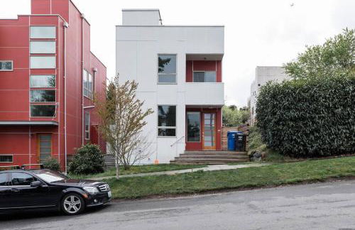 Urban Architectural Retreat with Rooftop Deck & Fi - Foto 18