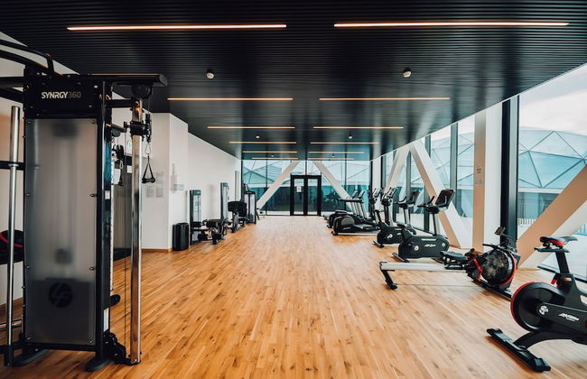 Stylish Luxurious Apt w Pool & Gym ID214 - Foto 32