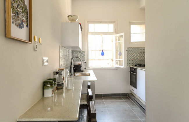 Vintage Charm 1BR Apt w Balcony & View - Foto 7