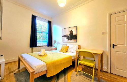 Beautiful Kensington Home with 4 beds, only 3 Minutes walk to Earls Court Station - Photo 18