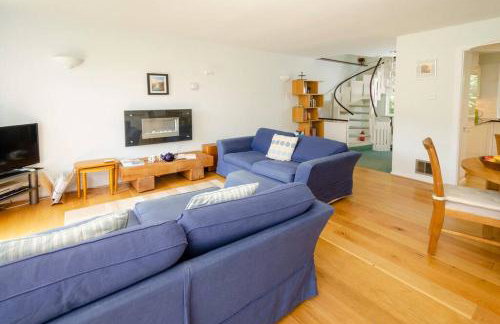 Jadians Nook, 16 Thrang Brow - Photo 1