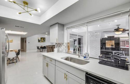 Luxurious 5BR 2BA Holiday Home with Pool, Grill, Sauna & Game Room - Foto 27