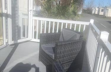 Beautiful Holiday Home 3 Bed Caravan by The Beach, Free Wifi, Games Console, TVs & DVD's, Passes Not Included - Foto 2