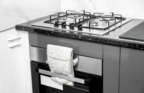 Marcot House Modern 5 bedroom house Solihull 10 mins drive from bhx & nec private off road parking - Foto 43