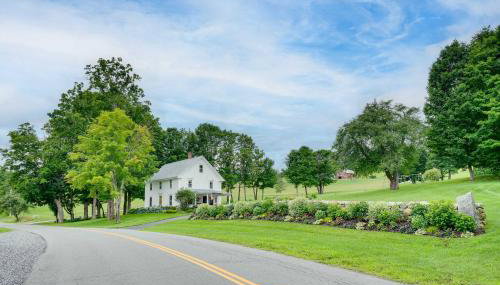 Idyllic Vermont Farmhouse Mtn Views on 200 Acres! - Foto 2