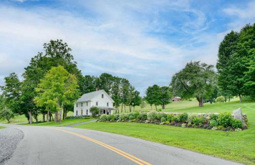 Idyllic Vermont Farmhouse Mtn Views on 200 Acres! - Foto 2