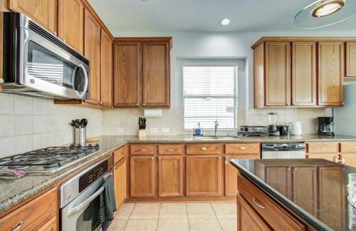 Luxury Pool Home Near Sugar Land Town Center - Photo 19