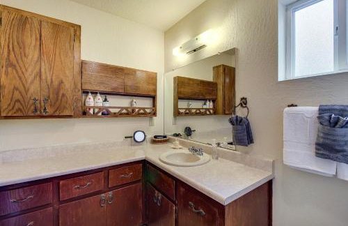 Furnished Porch and Gas Grill Lakeside Cottage Stay - Foto 17