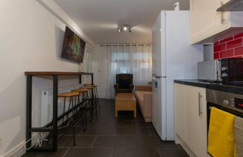 BrumStay UK® 5-Bed House Ideal for Long-Term Stays - Foto 21