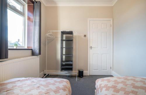 Stylish 3 Bed House-Free Parking - by Holiday Homes - Photo 21