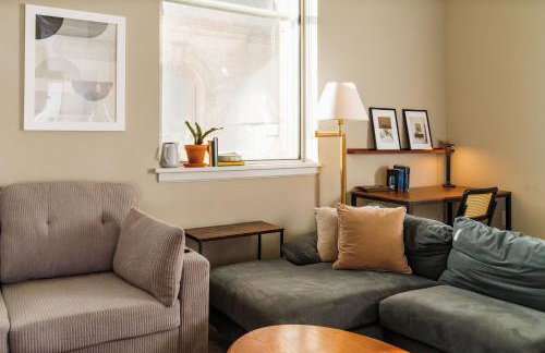 Downtown Luxe 2BR Loft Apt - Sleeps 6-7 - Walkable - Foto 6