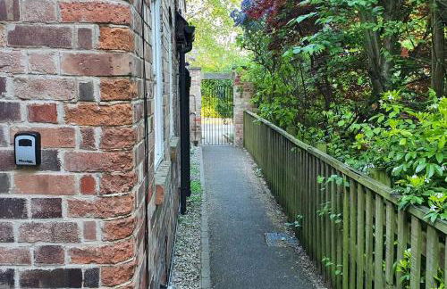 Unique 3 b'room house + free parking /city centre - Photo 15