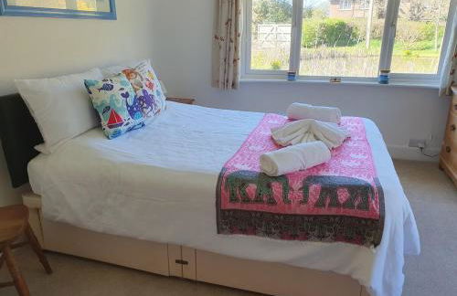 Large private home with small lake and garden - Photo 39