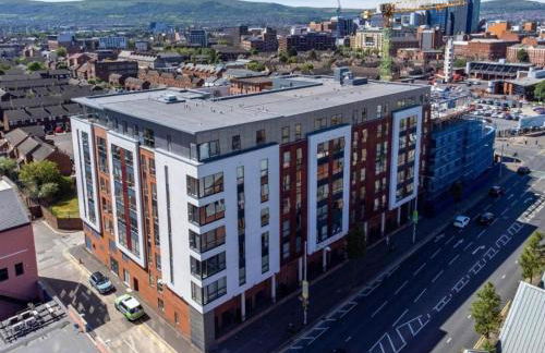 Elegant Modern 2-Bed Apartment steps from Belfast City Centre - Foto 42