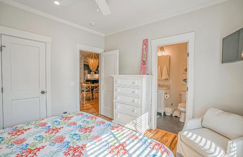 NEW LISTING Six Bedrooms - Private Dock - Steps to the Beach - Sleeps 14 - Foto 32