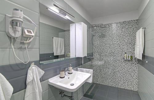 Abelia, two terraces, hot tub, free parking - Foto 9